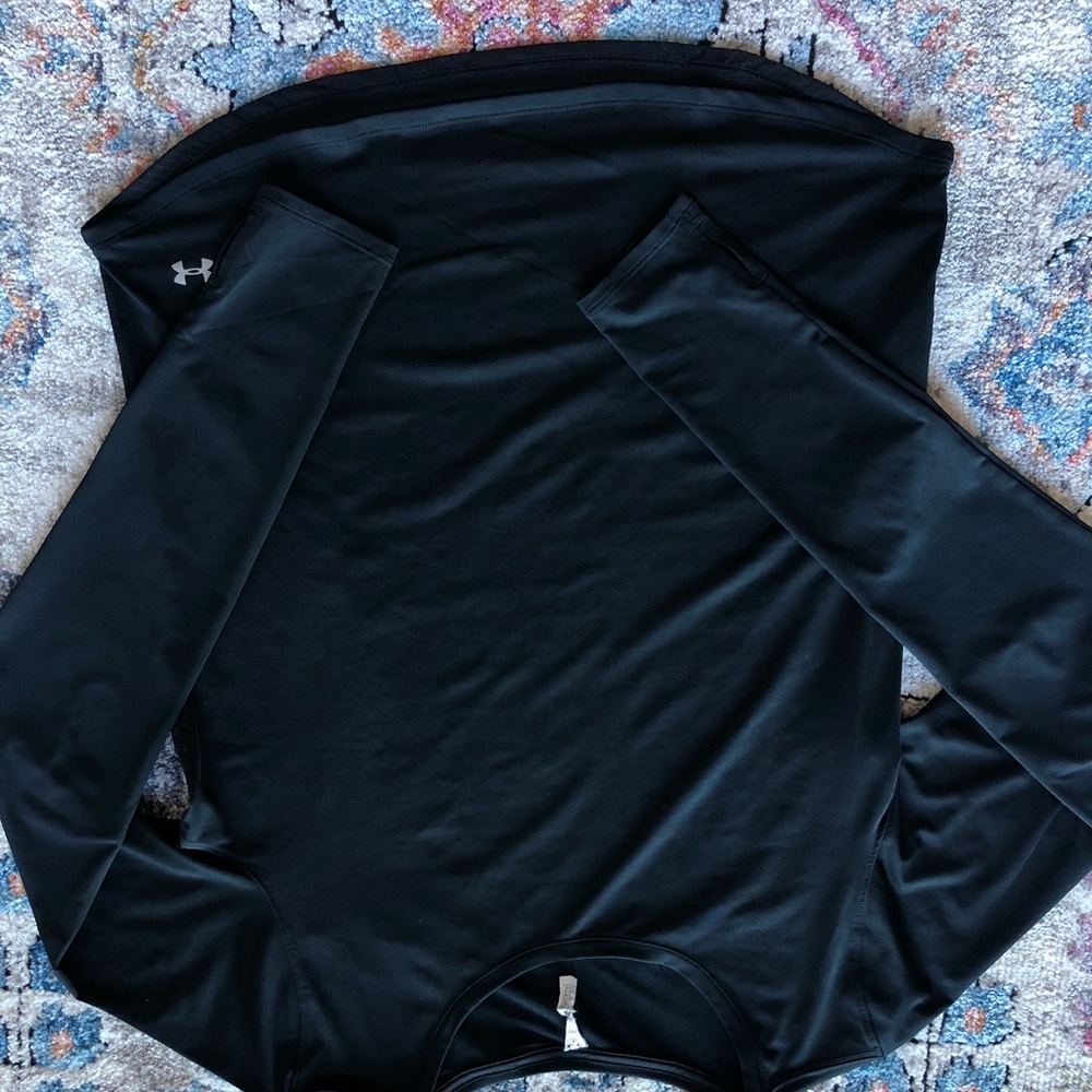 Black underarmour long sleeve shirt